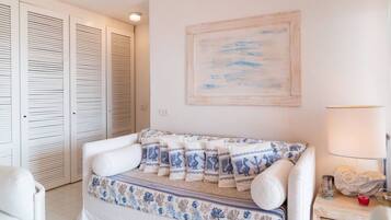 Strykjärn/strykbräda, internet och sängkläder