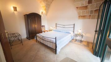 Standard-Doppelzimmer, 1 Queen-Bett, Gartenblick | Kostenloses WLAN, Bettwäsche