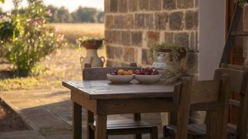 Romantische Studiosuite, 1 Queen-Bett, Kochnische, Annex | Speisen im Freien