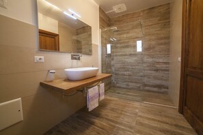 Romantic Studio Suite, 1 Queen Bed, Kitchenette, Annex Building | Bathroom shower - Masseria Fracchicchi (Galatina)