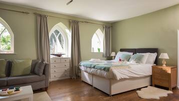 Iron/ironing board, free WiFi, bed sheets, wheelchair access