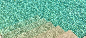 Award winning cosy cottage with private hot tub & log burner