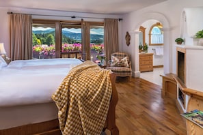 Suite, 1 King Bed, Non Smoking (Rosengarten)