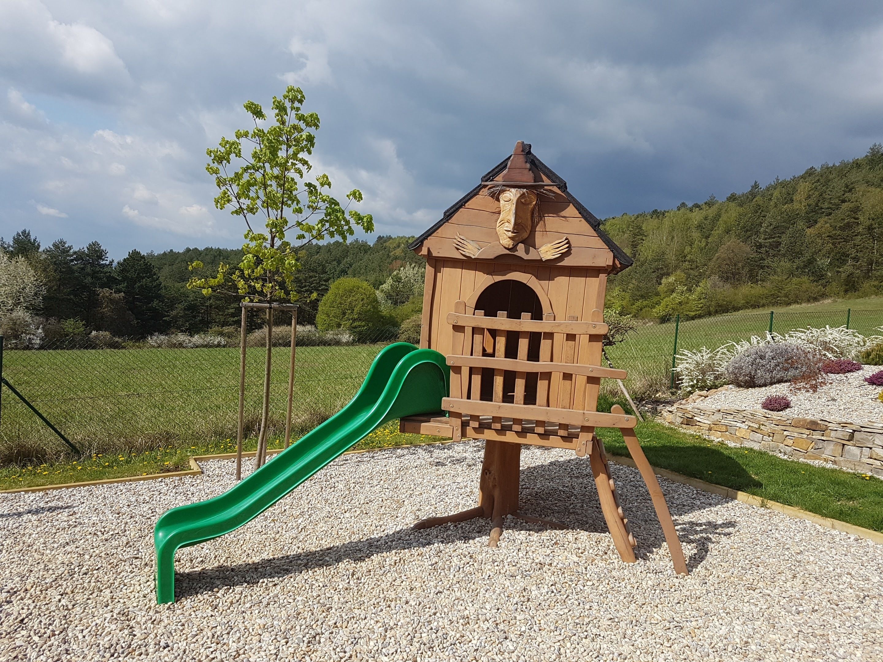 Children’s play area – outdoor