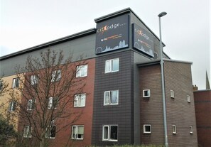 Front of property - Citilodge by Roomsbooked (Wakefield)