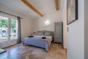 Estúdio | Frigobar, cofres nos quartos, individualmente decorados