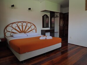 雙人房, 1 張特大雙人床 | 熨斗/熨衫板、免費 Wi-Fi