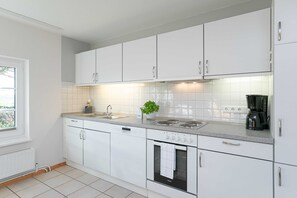 Kühlschrank, Mikrowelle, Ofen, Geschirrspüler