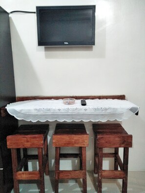 Dining - Condo near in terminal 1,2,3 (Parañaque)