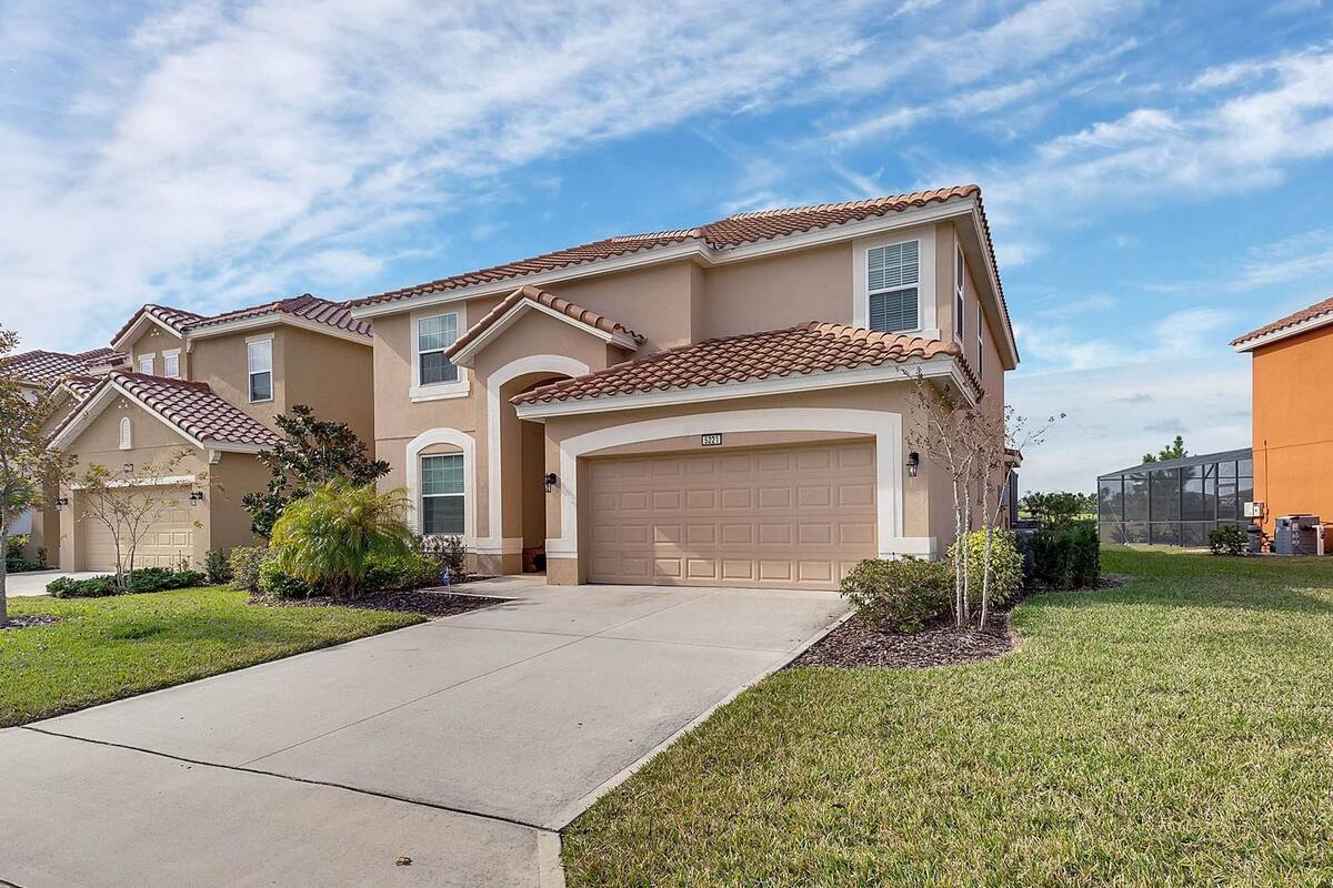 House, 6 Bedrooms (5 Bathrooms - TUV64281)