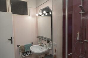 Family Triple Room, Private Bathroom (External) | Bathroom | Shower, rainfall showerhead, free toiletries, hair dryer