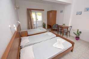 Mörkläggningsgardiner, gratis barnsängar och sängkläder