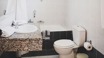 Appartamento, 1 camera da letto | Bagno | Vasca, vasca da bagno a immersione totale, asciugacapelli, asciugamani