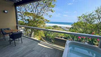 Two Queen Beds with Jacuzzi | Terrazza/patio