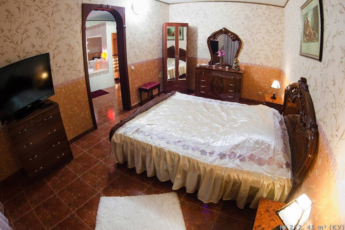 Superior Double Room, 1 King Bed, Smoking, Balcony | Iron/ironing board, WiFi (free), bed sheets