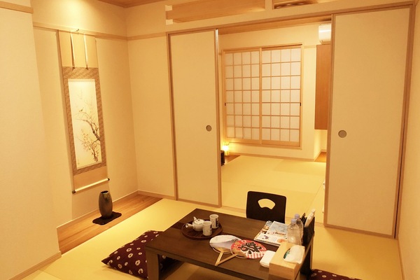 Suite familiar, varias camas, para no fumadores (Yellow) | 2 habitaciones, edredón, decoración personalizada y muebles diferentes