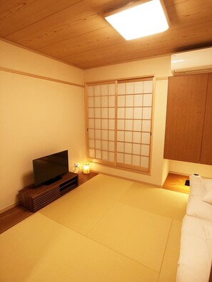 Family Suite, Multiple Beds, Non Smoking (Yellow)