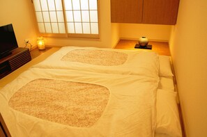 Family Suite, Multiple Beds, Non Smoking (Yellow)