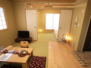 2 bedrooms, down duvets, individually decorated, individually furnished - harper house (Osaka)