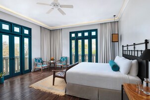 Ropa de cama de alta calidad, colchones con pillow-top y minibar 