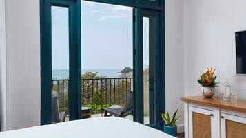 Rom – premium, havutsikt | Sengetøy av topp kvalitet, senger med overmadrass og minibar