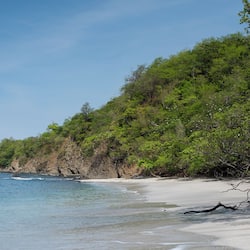 Na praia, toalhas de praia, prática de mergulho autônomo