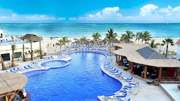 2 piscines extérieures