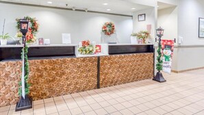 Lobby - OYO Townhouse Owensboro West (Owensboro)