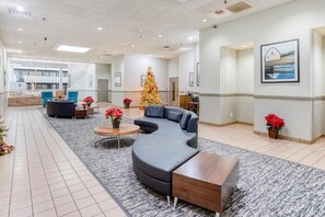 Lobby - OYO Townhouse Owensboro West (Owensboro)