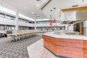 Dining - OYO Townhouse Owensboro West (Owensboro)