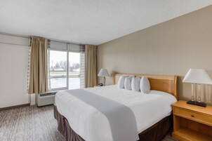 Room, 1 King Bed, Accessible | Desk, iron/ironing board, free WiFi