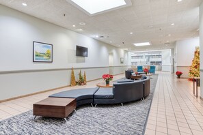 Lobby - OYO Townhouse Owensboro West (Owensboro)