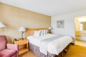 Desk, iron/ironing board, free WiFi - OYO Townhouse Owensboro West (Owensboro)