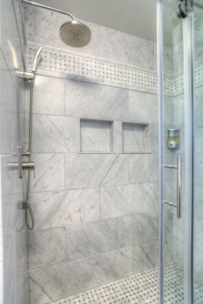 Apartment | Bathroom shower - Summer Sun Oasis Apartment 3 (Tempe)