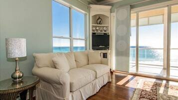 公寓 (acomodates up to 26 guests) | 客廳 | 電視、 DVD 播放機