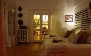 4 bedrooms, premium bedding, pillowtop beds, in-room safe