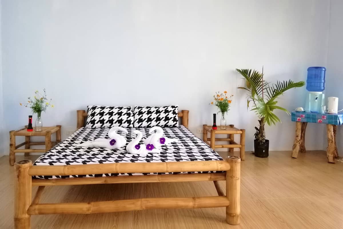 In-room safe, soundproofing, bed sheets