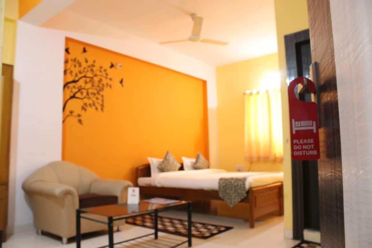 Economy Double or Twin Room, Multiple Beds, Non Smoking | Soundproofing, rollaway beds, free WiFi, bed sheets