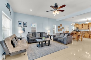 TV, lettore DVD, giocattoli, impianto stereo