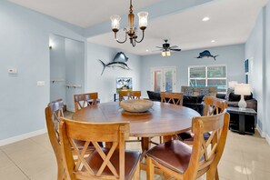 Dining - 3-Bedroom condo with private pool steps away from the beach!! (South Padre Island)