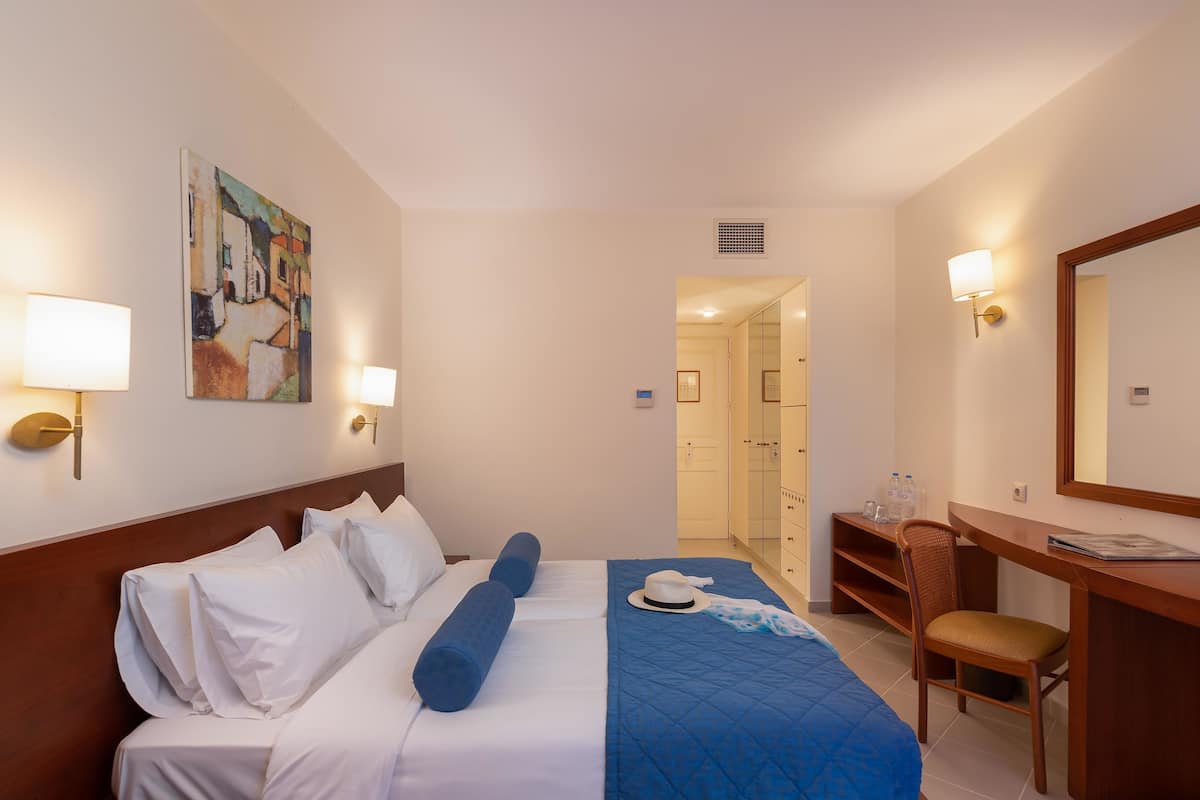 Standard Double Room, Sea View | Laptop workspace, free WiFi, bed sheets