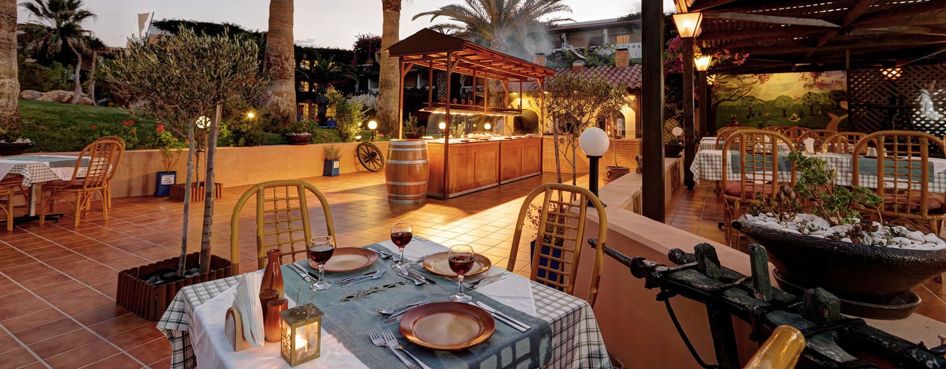 4 restaurants, breakfast, lunch, dinner served; international cuisine