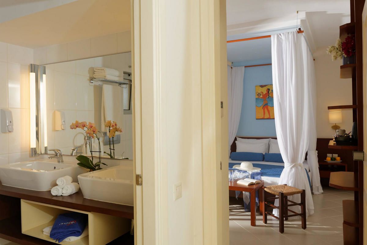 deluxe suite, sea view | bathroom sink