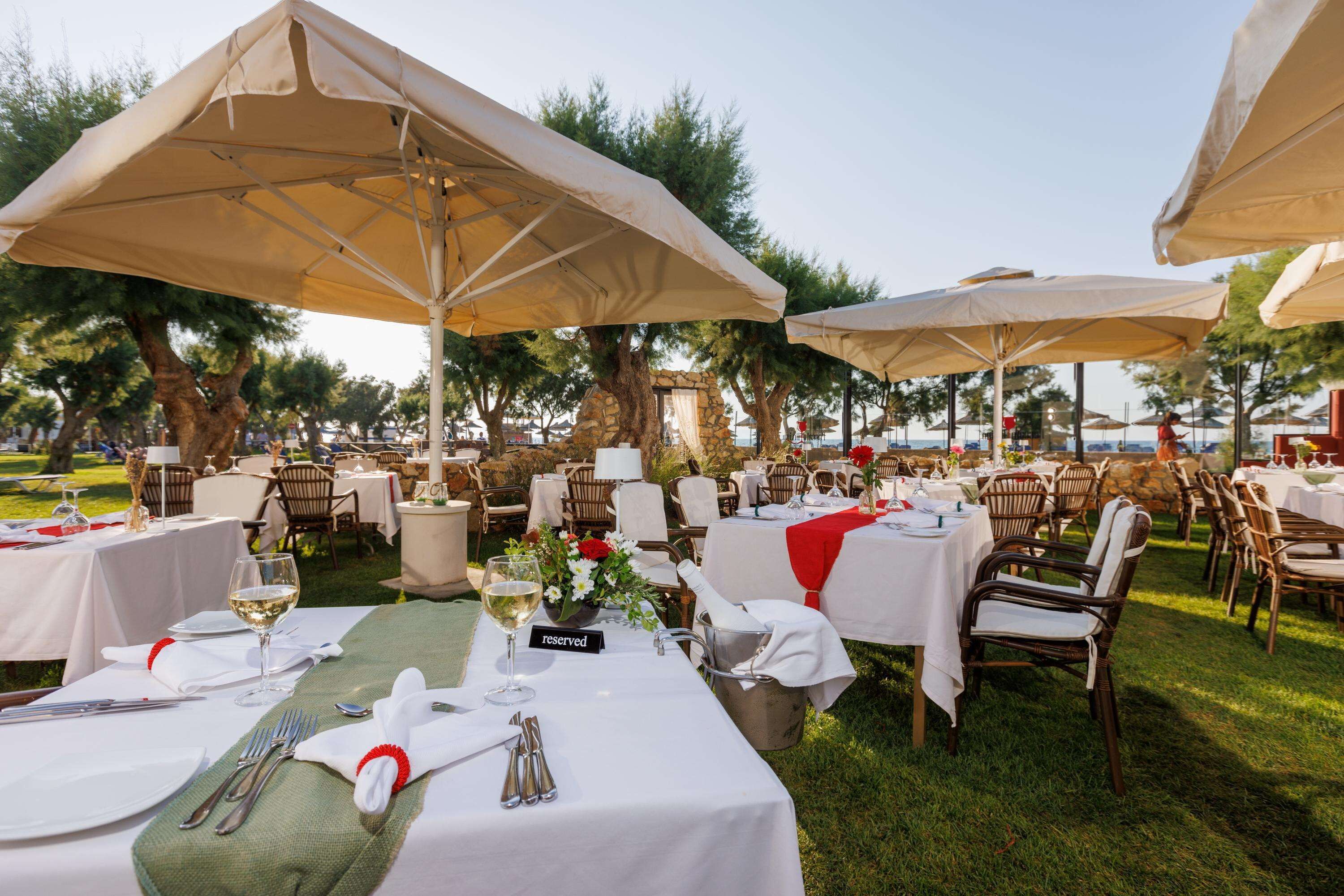 4 restaurants, breakfast, lunch, dinner served; international cuisine