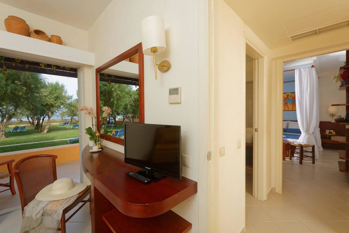 deluxe suite, sea view | room amenity
