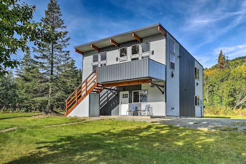 Secluded Getaway w/ Deck, Steps to Fritz Creek!