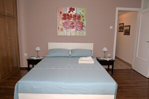 2 chambres, fer et planche à repasser, Wi-Fi, draps fournis