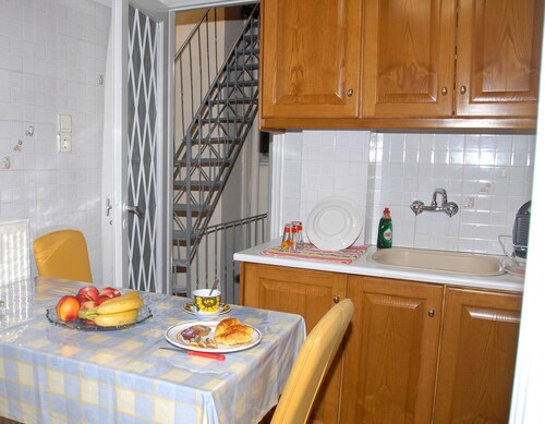 The ideal house at the foot of Acropolis.