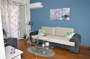 TV - The ideal house at the foot of Acropolis. (Athina)