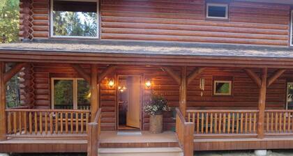 Exquisite McCall Log Cabin - Walk to Payette Lake!